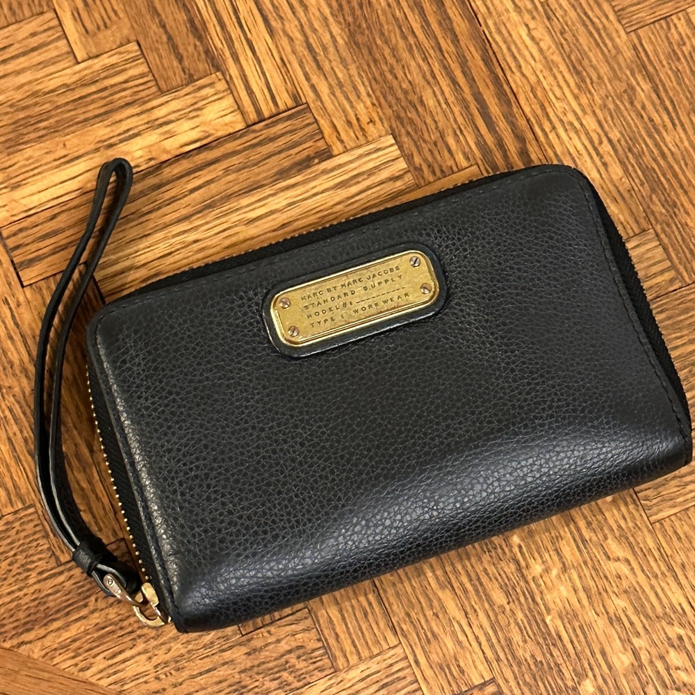 Marc by Marc Jacobs New Q Wingman Wallet Wristlet